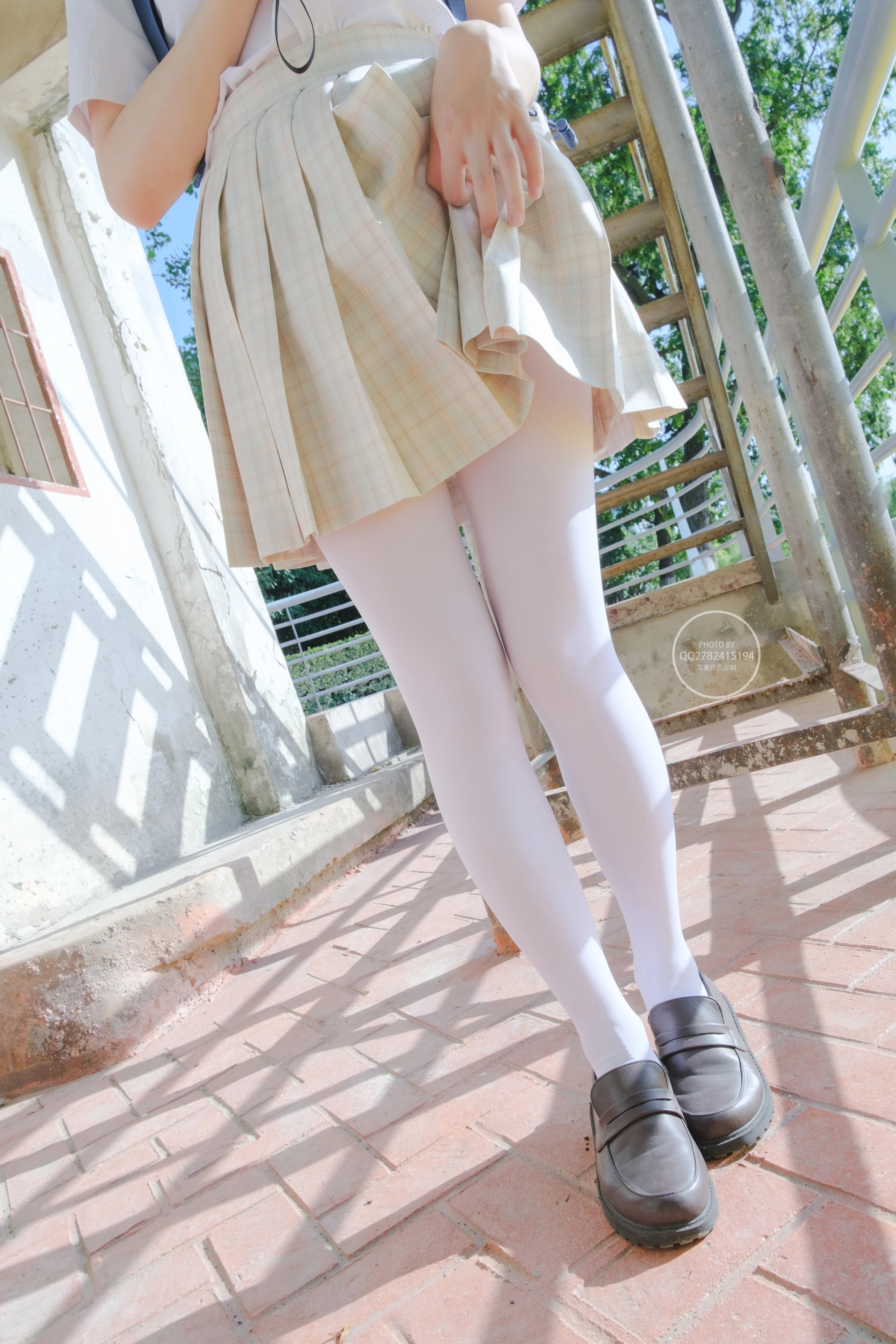 森萝财团 有料 NO.040 海边JK制服白丝 [95P]插图4